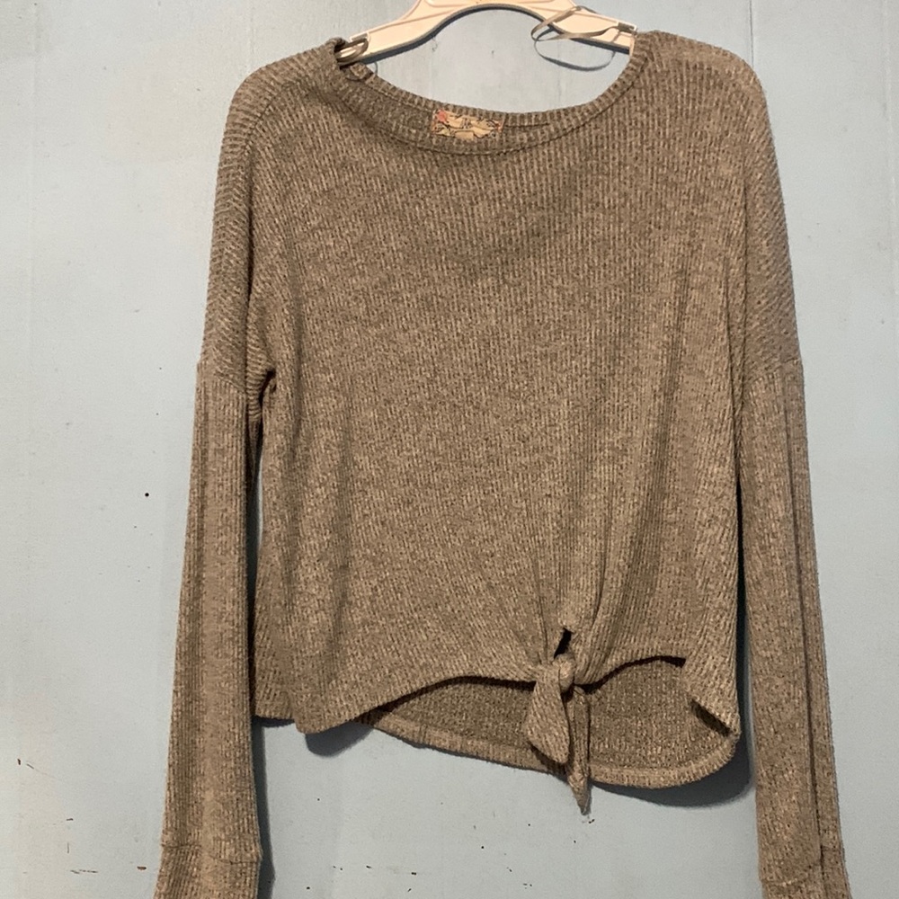 long sleeve gray shirt